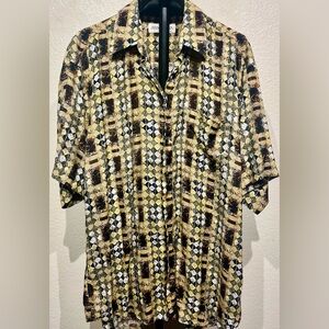 Vintage short-sleeve button-up shirt with a multicoloured geometric pattern